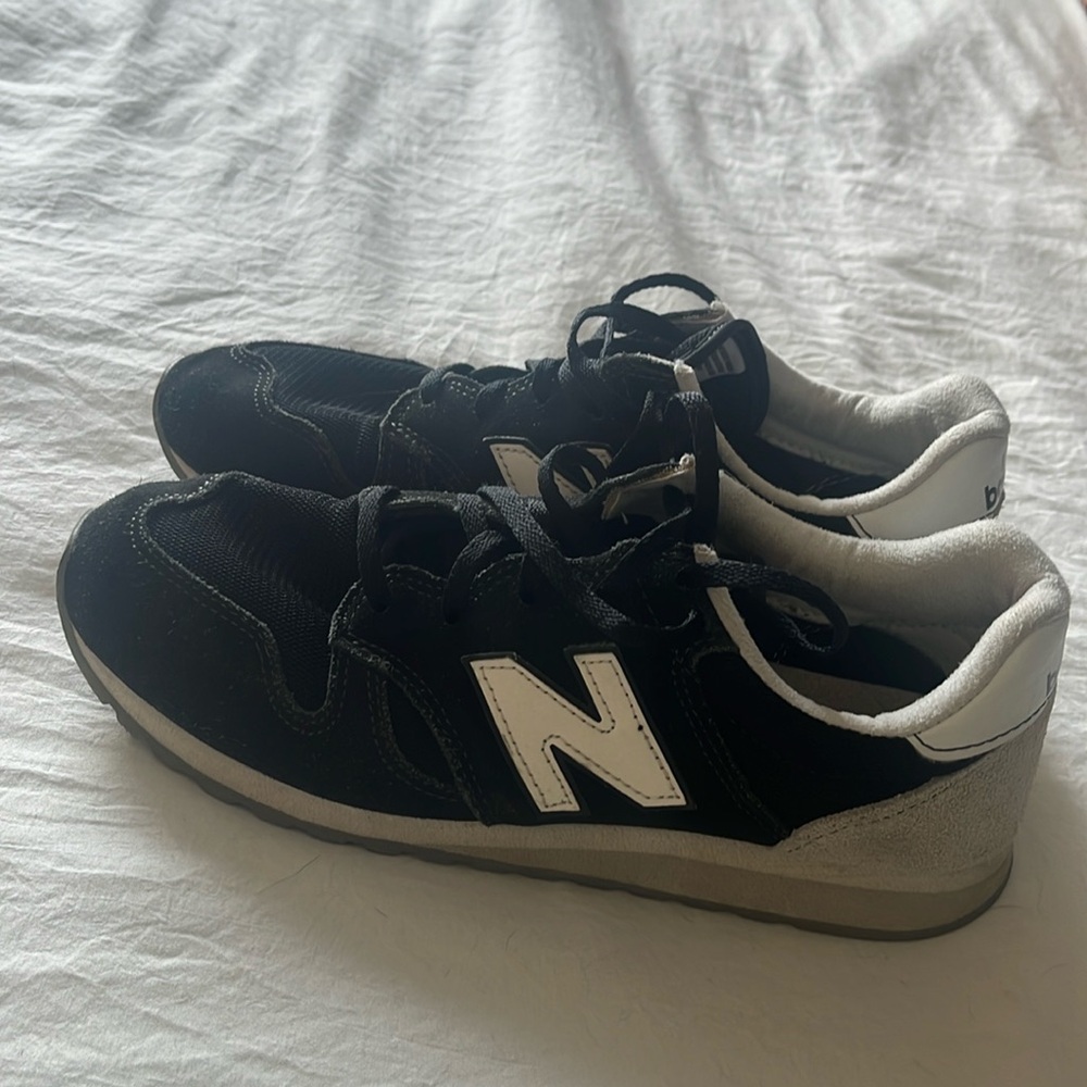 New balance women’s black